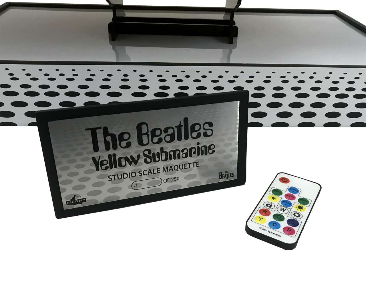 FACTORY ENT BEATLES YELLOW SUBMARINE STUDIO SCALE MODEL REPLICA 68 cm