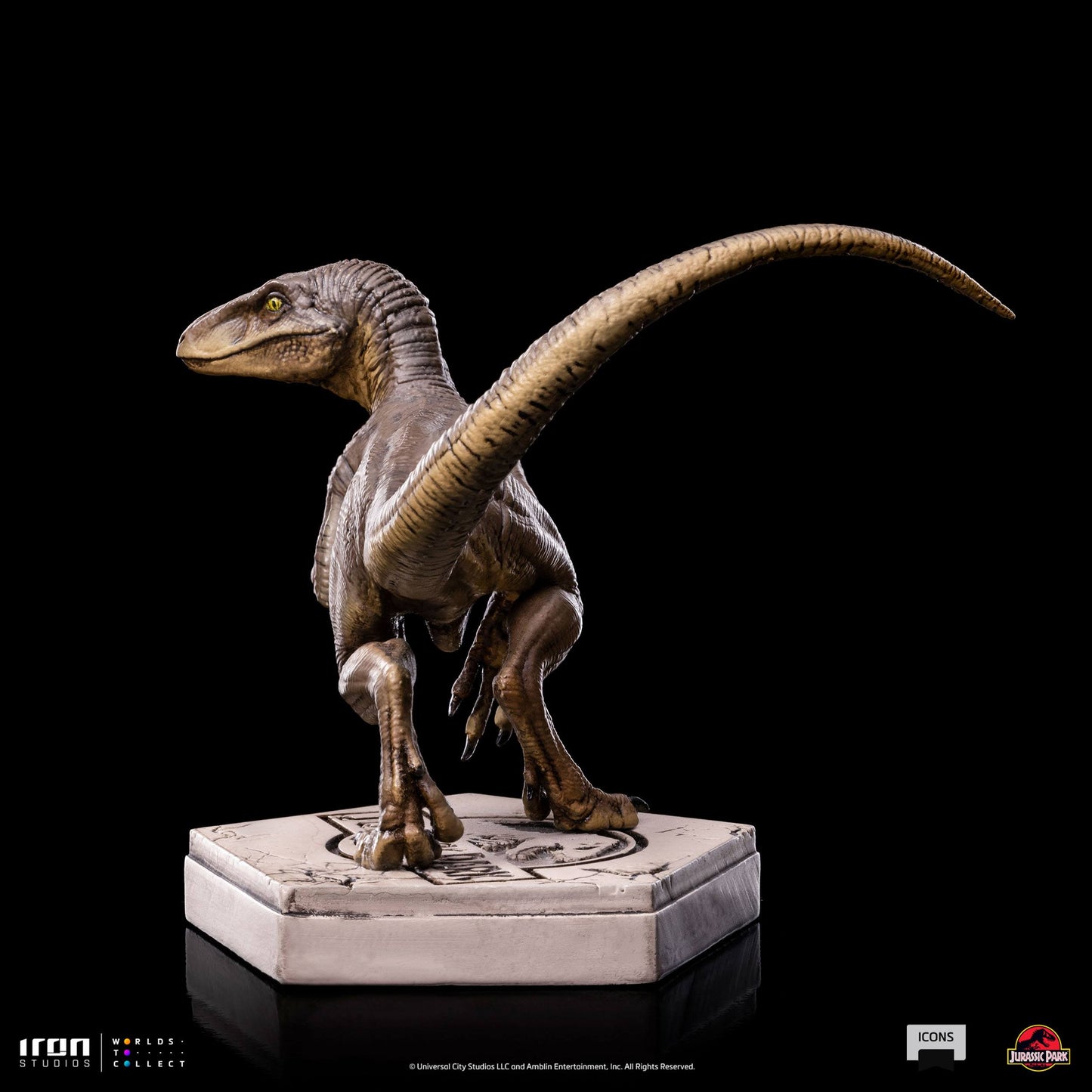 Jurassic World Icons Statue Velociraptor C 7 cm