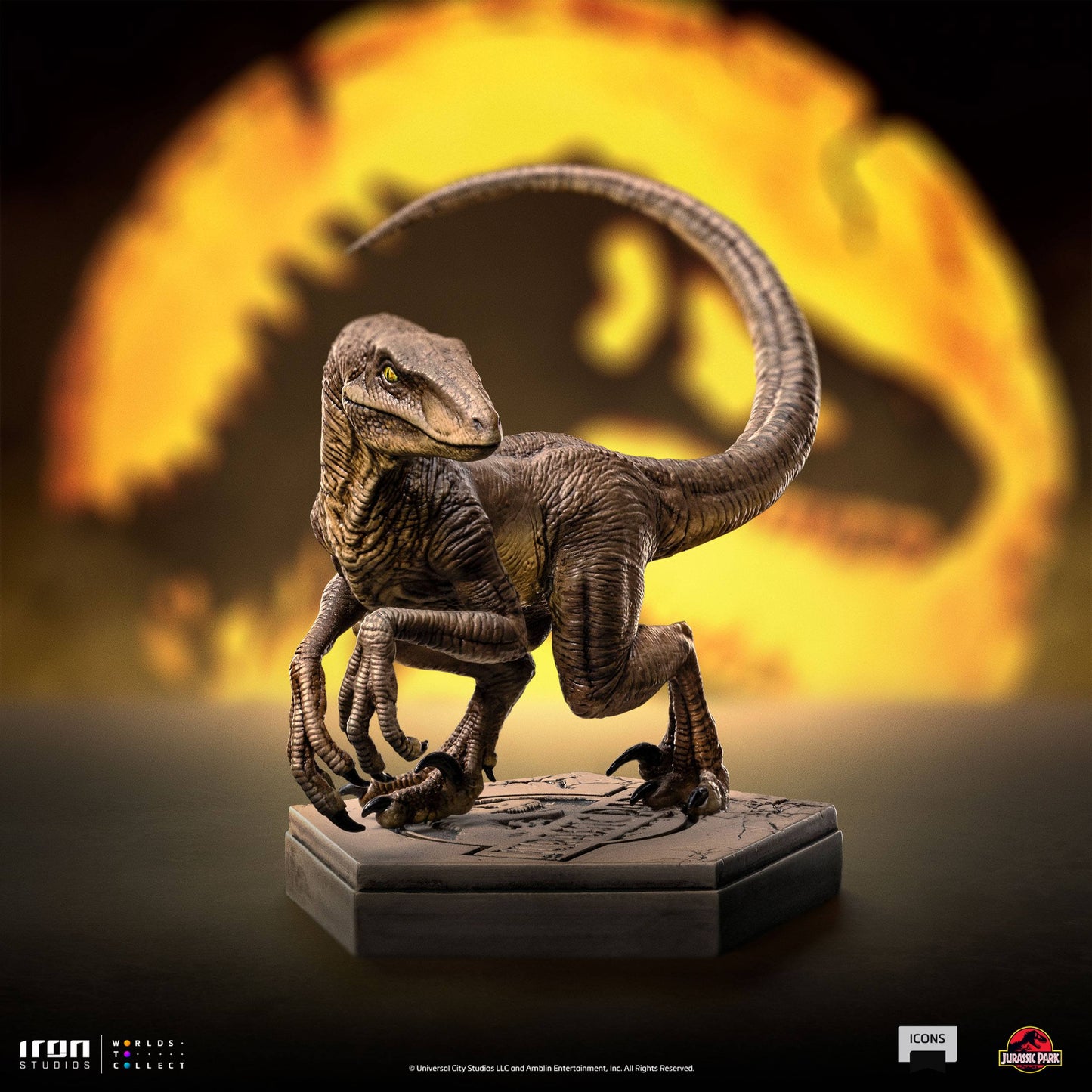 Jurassic World Icons Statue Velociraptor C 7 cm