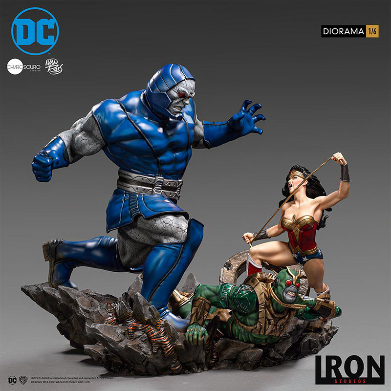 IRON STUDIO WONDER WOMAN VS DARKSEID 1/6 DIORAMA STATUA